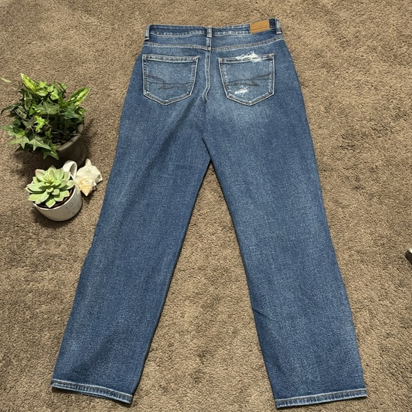 EUC American Eagle Mom Straight Jeans-Sz 4R-Med Wash-Distressed-58% Cotton - Picture 15 of 16